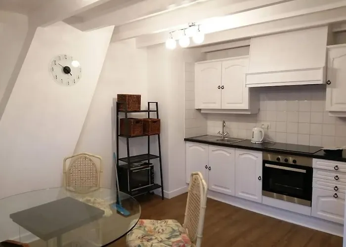 Charming Duplex In Center