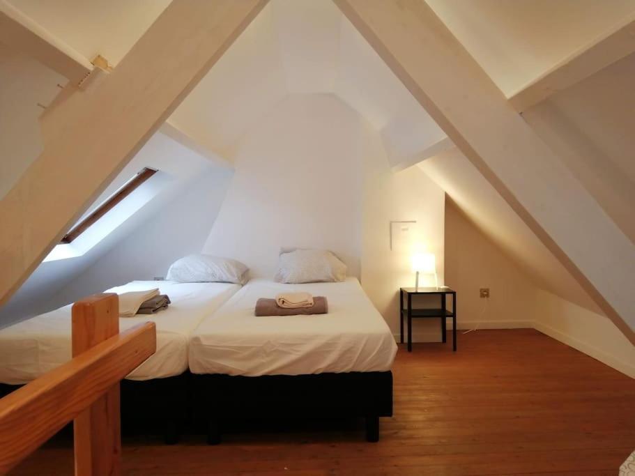Charming Duplex In Center *